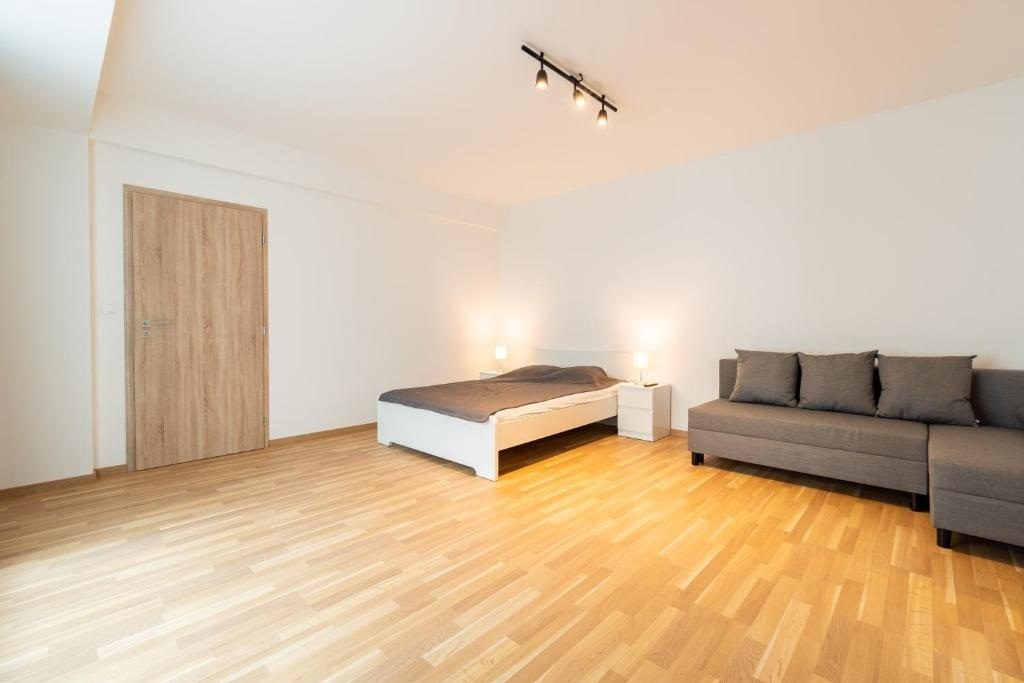 Do wynajęcia jasne, dwupokojowe mieszkanie o powierzchni 43 m²,…